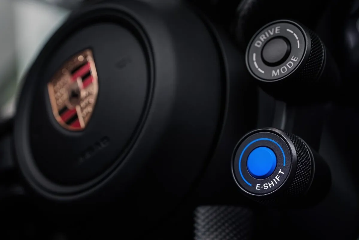 Porsche Follows Ferrari: Patents DCT with Manual Clutch