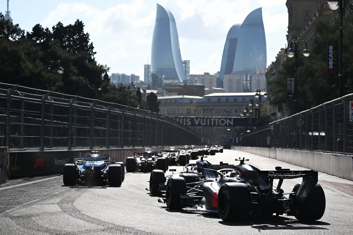 5 Pelajaran Cepat GP Azerbaijan: Russell Menang, Hadjar Bersinar
