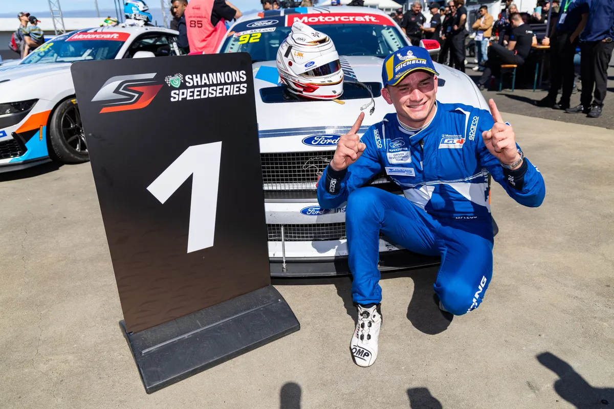 Ford GT4 Duo McLeod-Wallis Berbagi Mustang di Sydney