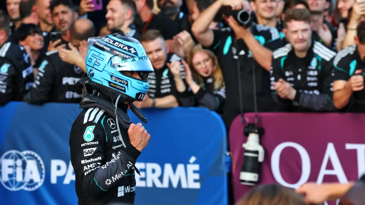 Russell Tahan Verstappen di Baku, Menang Tipis 0,1 Detik