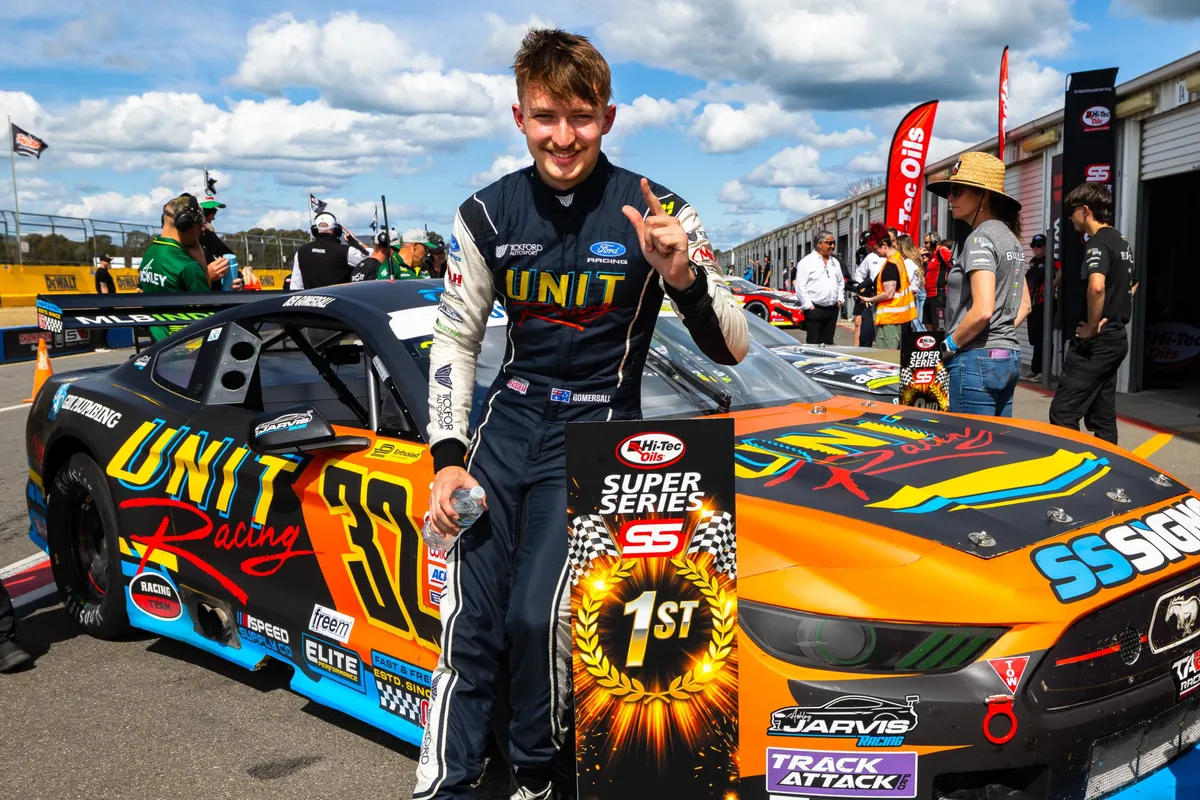 Gomersall Sapu Bersih Race Minggu di Winton, Alice Buckley Pimpin Klasemen