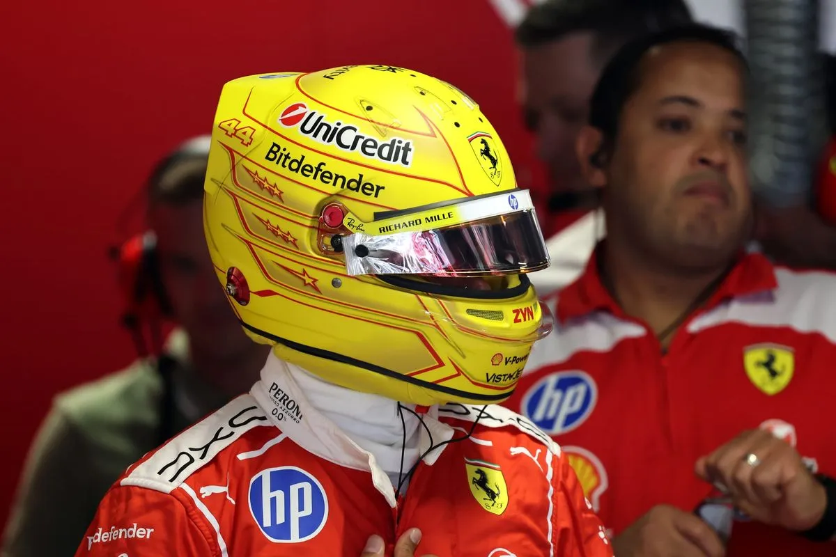 Hamilton Bantah Minta Perombakan Staf Ferrari