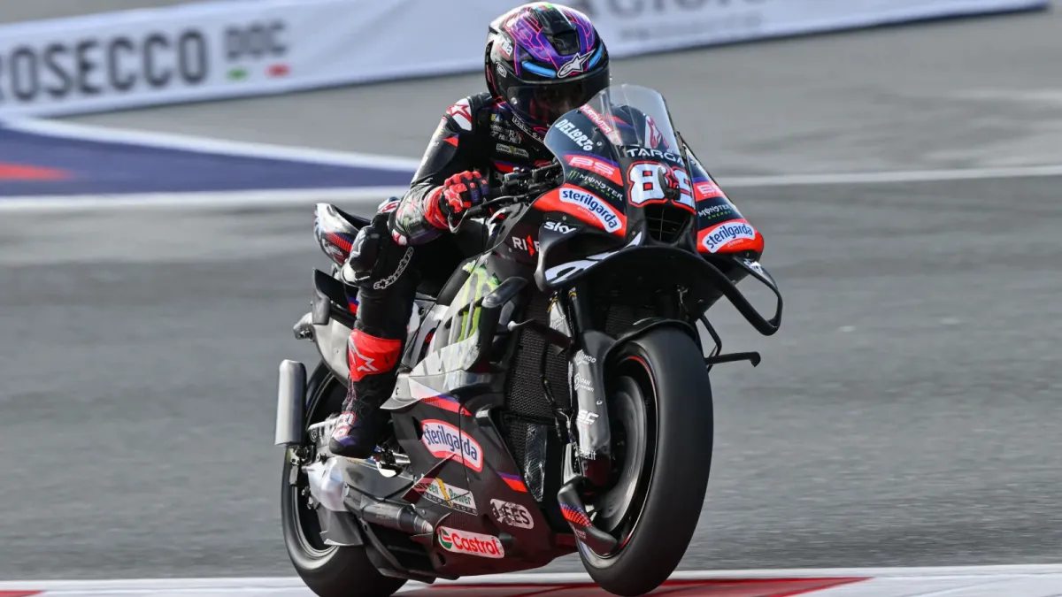 Jorge Martin Menang Sprint MotoGP Austria 2026, Acosta Crash