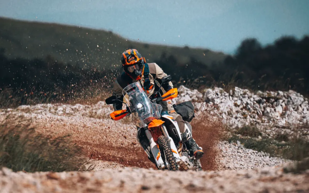 KTM 690 Rally 2027 Debuts, Reviving the Spirit of the 640 Adventure