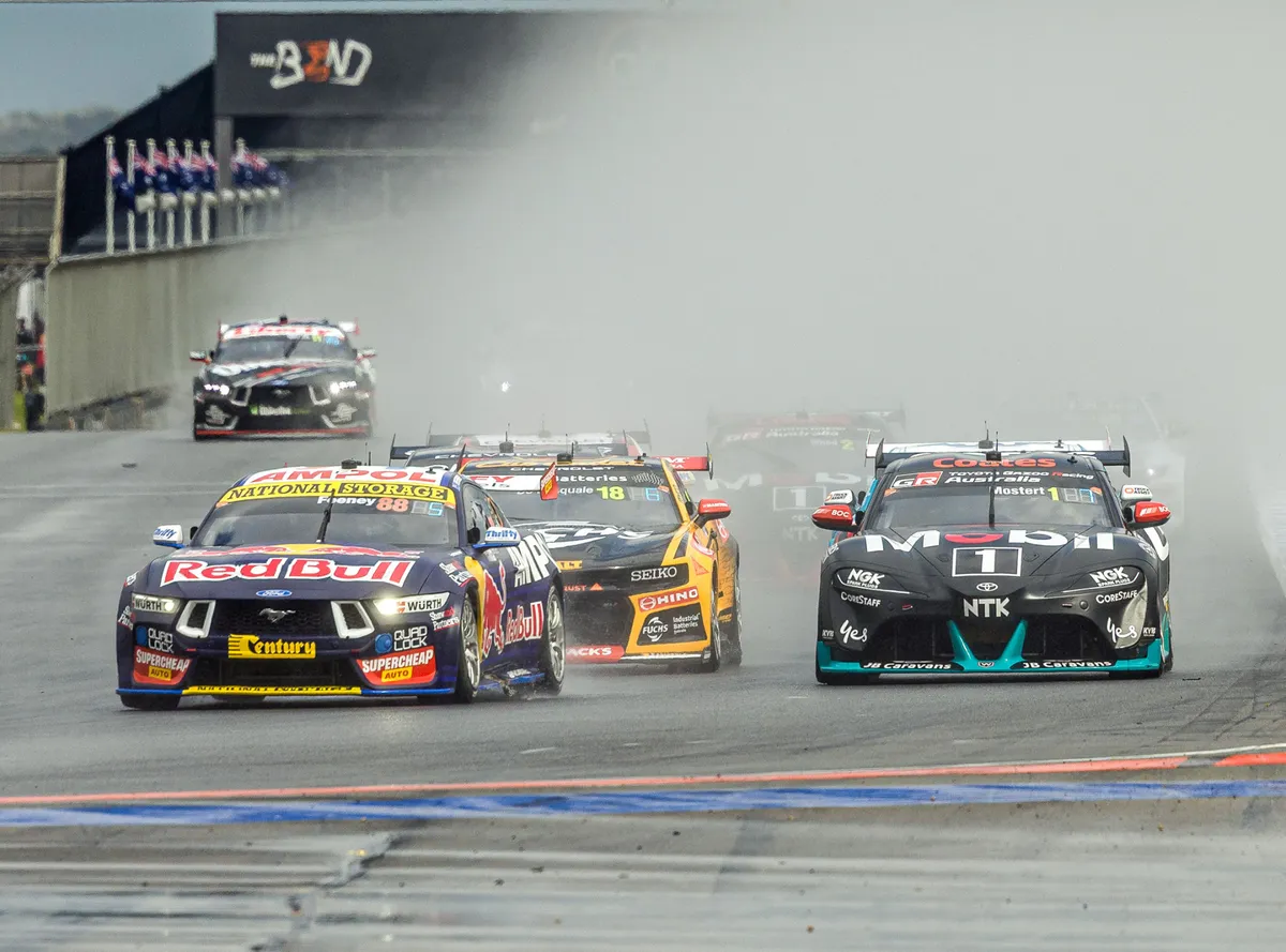 Supercars Re-Tests Centre of Gravity in Melbourne