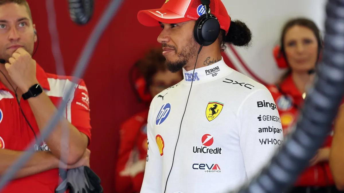 Hamilton Dituduh Lemahkan Vasseur di Tengah Spekulasi Ferrari