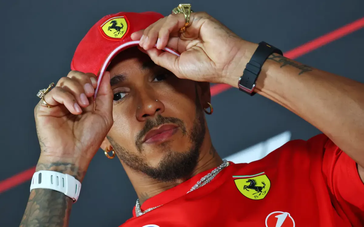 Hamilton Jawab Kekhawatiran Tifosi soal Konflik dengan Leclerc