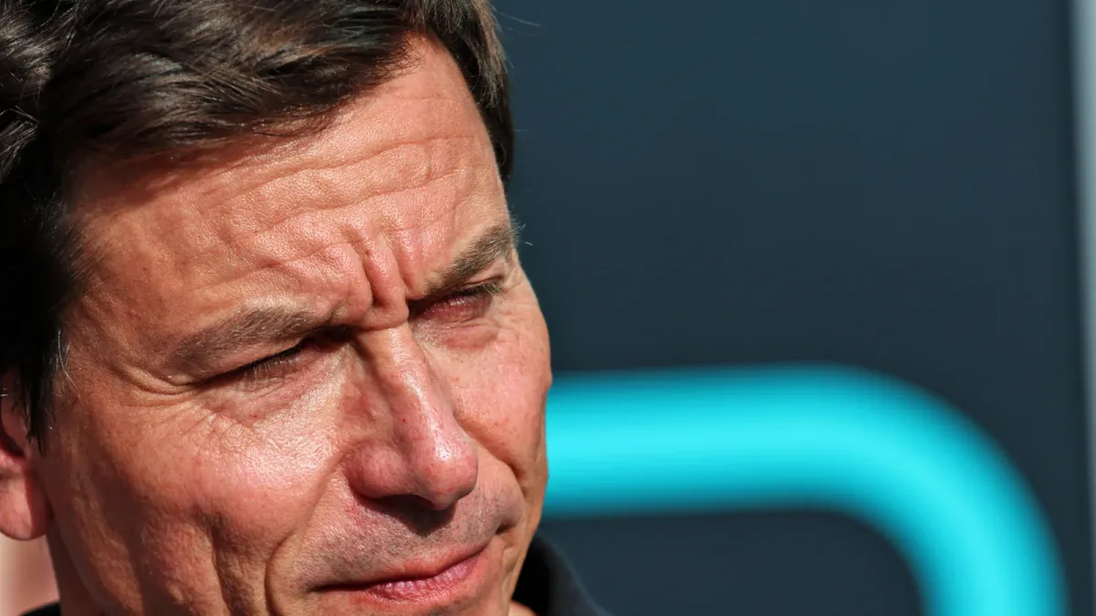 Wolff Akui Mercedes Tak Bisa Ubah Strategi Ban Russell di Monza