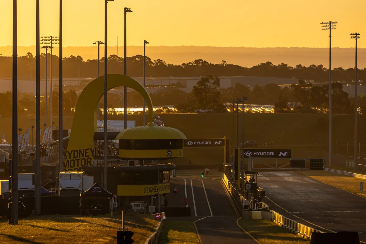 SpeedSeries Bergemuruh di Sydney Motorsport Park: GT World Challenge Australia Meriah