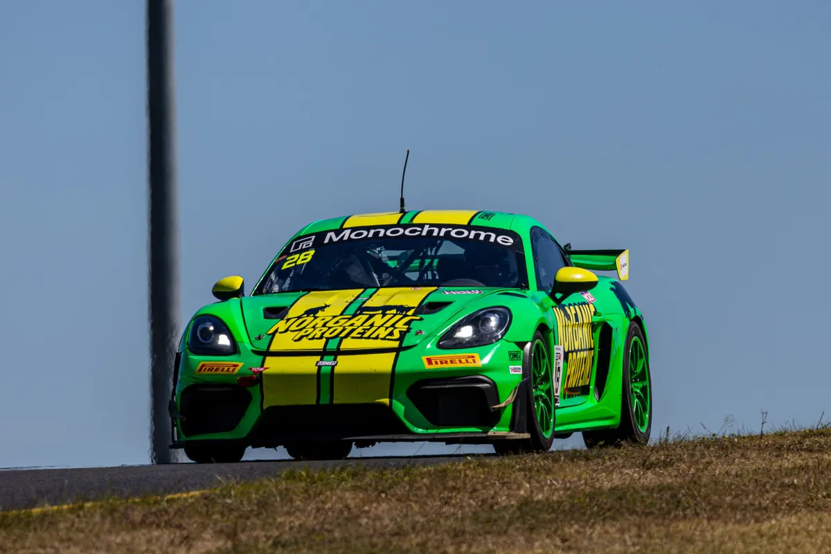 Porsche dan Audi Memimpin Jumat Cepat GT4 di Sydney
