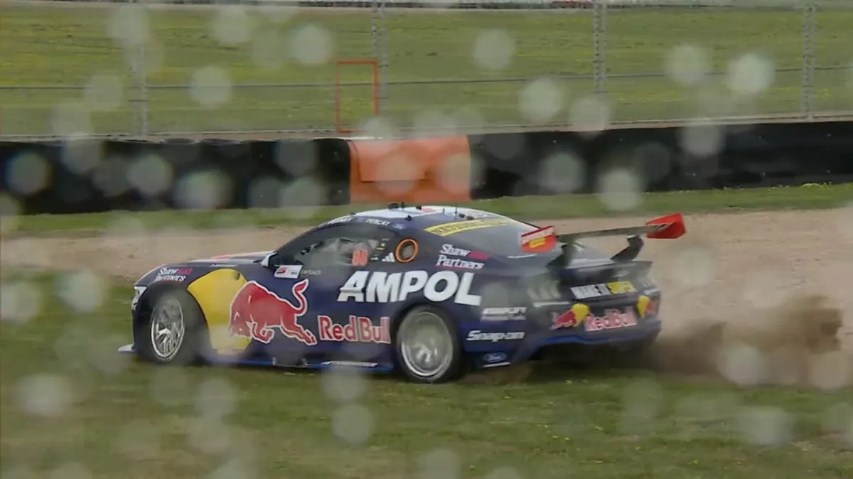 Heavy Rain Disrupts Supercars Warm-Up at The Bend