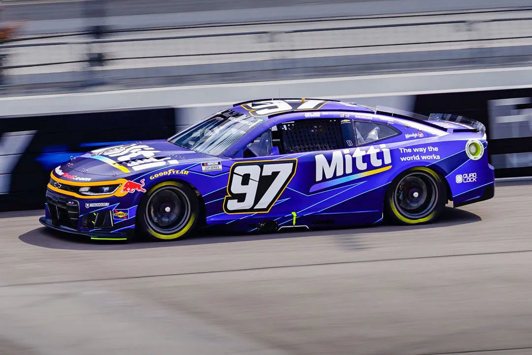 Larson Wins Dramatic Kansas NASCAR, Van Gisbergen Struggles