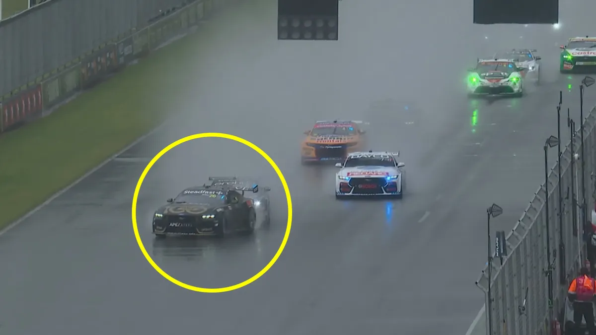 Slade Ungkap Momen Horor di Restart Supercars yang Basah