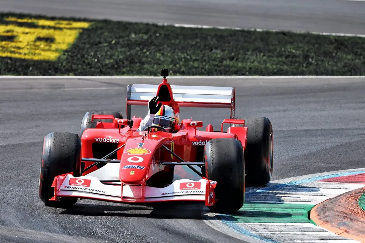 Makna Lebih Dalam Demo Vettel dengan Mobil F2002 di Monza