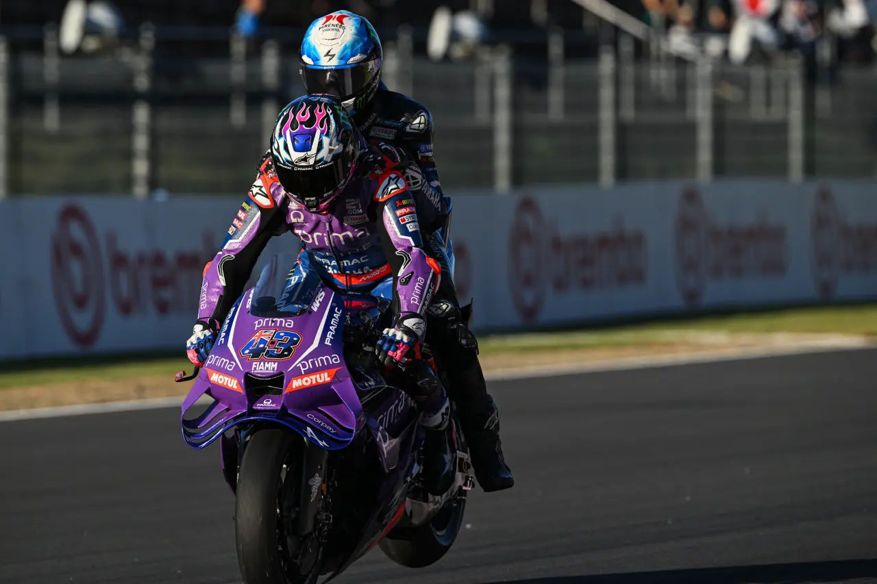 Alex Rins Ceritakan Momen Dibonceng Jack Miller: Lutut Sampai Menyentuh Aspal