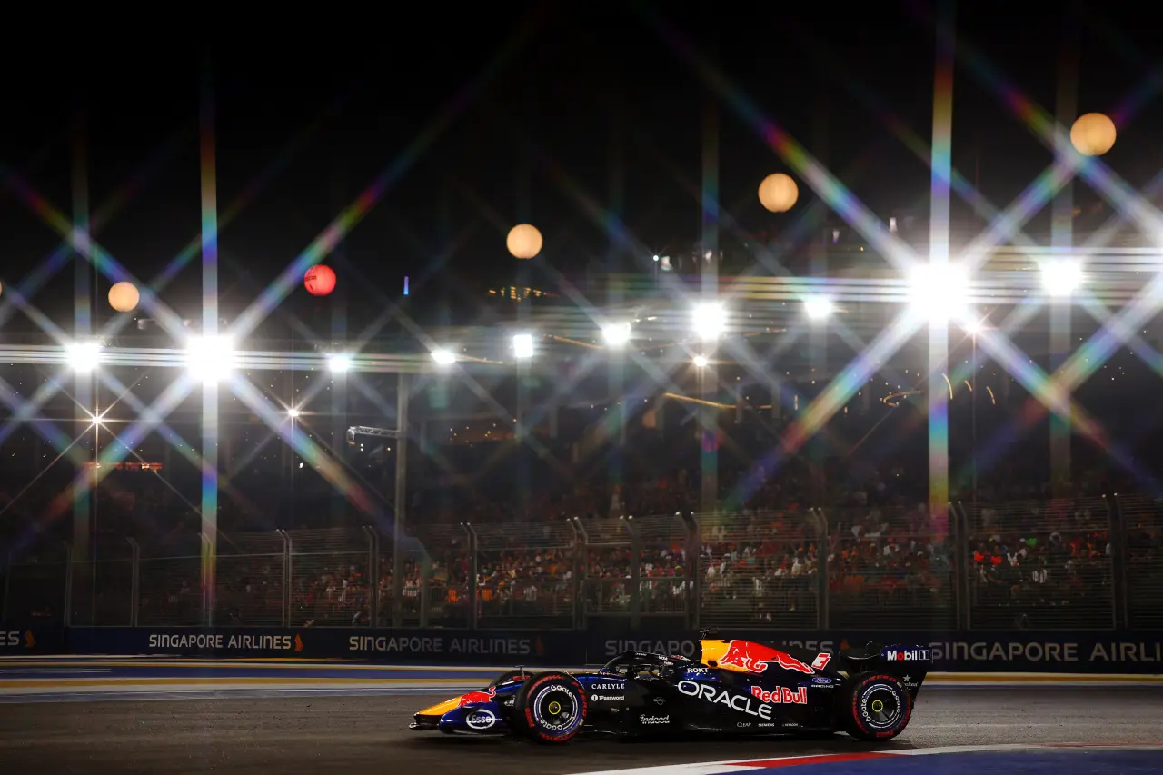 Max Verstappen Bongkar Masalah Radio F1 yang Hantui Red Bull Sepanjang 2026
