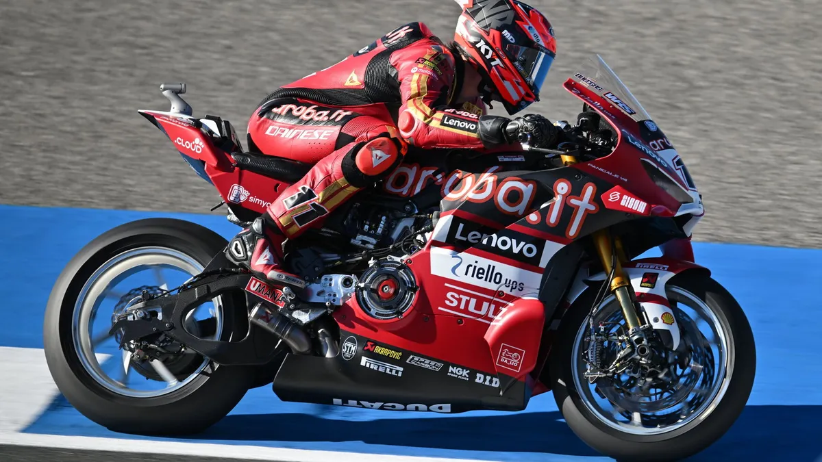 Bulega Pimpin 1-2-3 Ducati di FP1 Estoril WorldSBK 2026