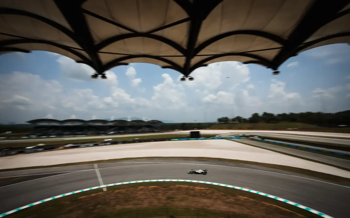 FIA Ubah Posisi Bollard Pit Sepang Jelang FP3 GP Bahrain Malaysia