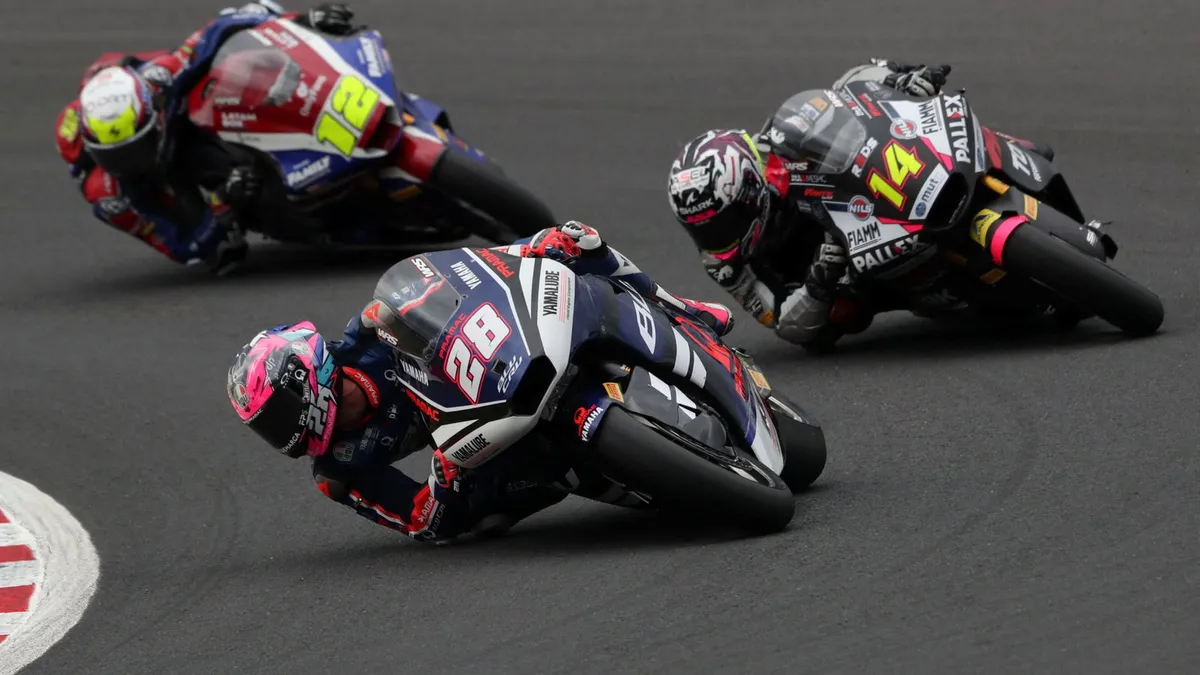 Izan Guevara Menang Moto2 Jepang 2026 Usai Drama Manuel Gonzalez