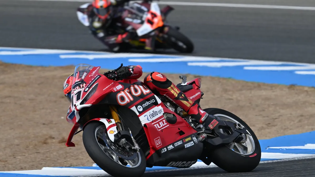 Hasil Race 1 WorldSBK Jerez 2026: Nicolo Bulega Dominan, Kejutan Sam Lowes