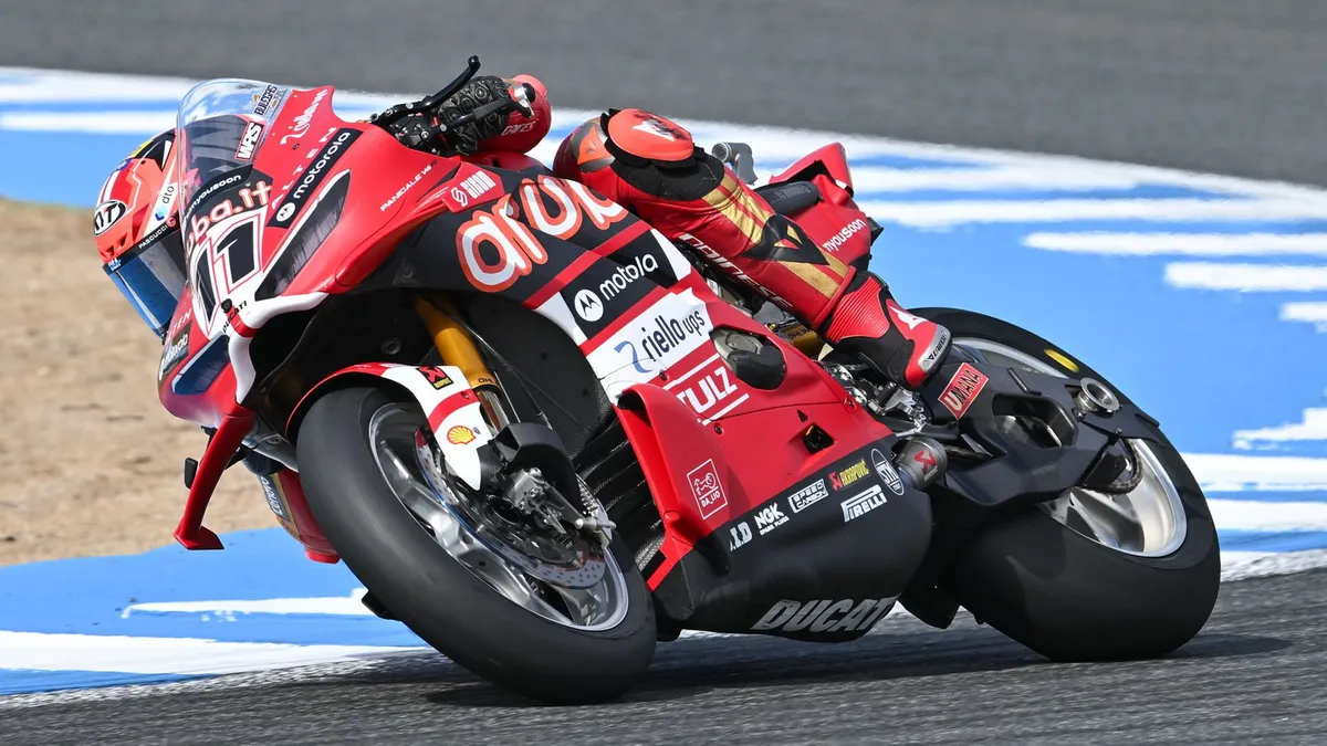 Hasil Warm-Up WorldSBK Jerez 2026: Nicolo Bulega Kalahkan Sam Lowes