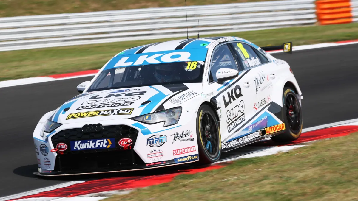 Aiden Moffat Amankan Pole BTCC 2026 di Brands Hatch GP