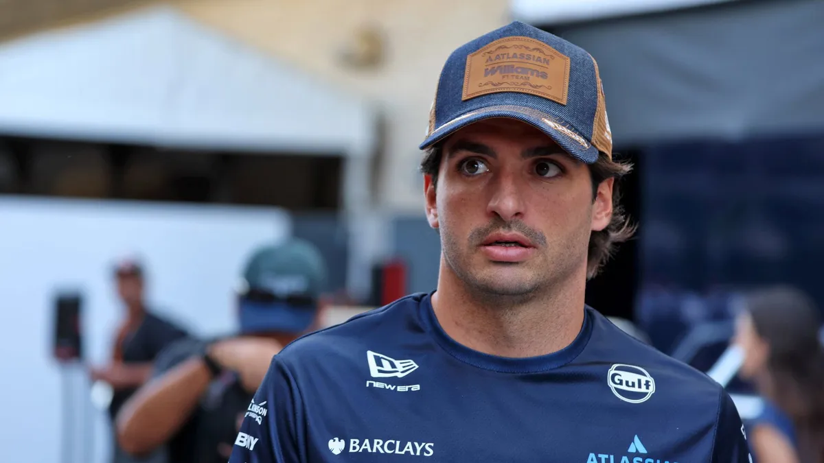 Carlos Sainz Ragukan Formula 1 2026 Rampungkan Seri Timur Tengah