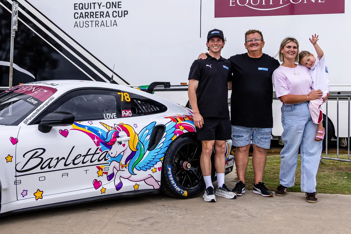 Livery Spesial Unicorn TekworkX di Ajang Balap Demi Kampanye Brain Foundation