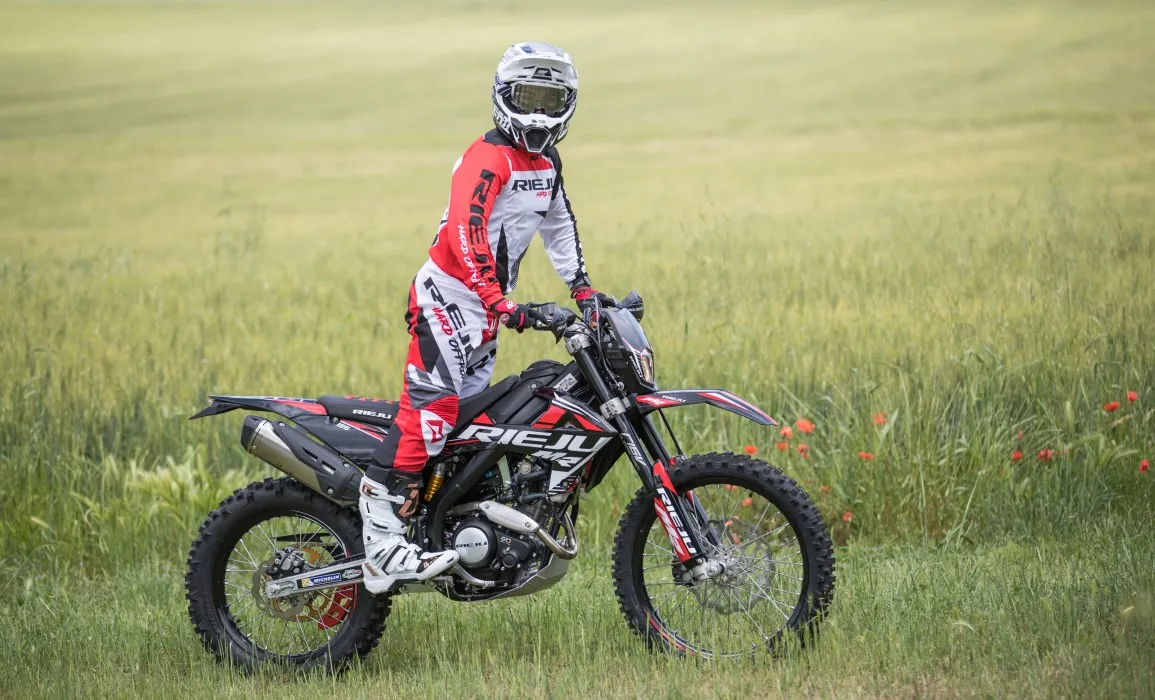 Rieju MR PRO 125 2026: Senjata Enduro Agresif Berbekal Mesin Minarelli