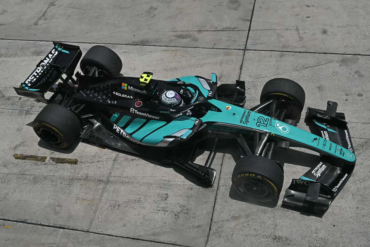 Eksperimen Mercedes di Singapura: W17 Antonelli dan Russell Berbeda
