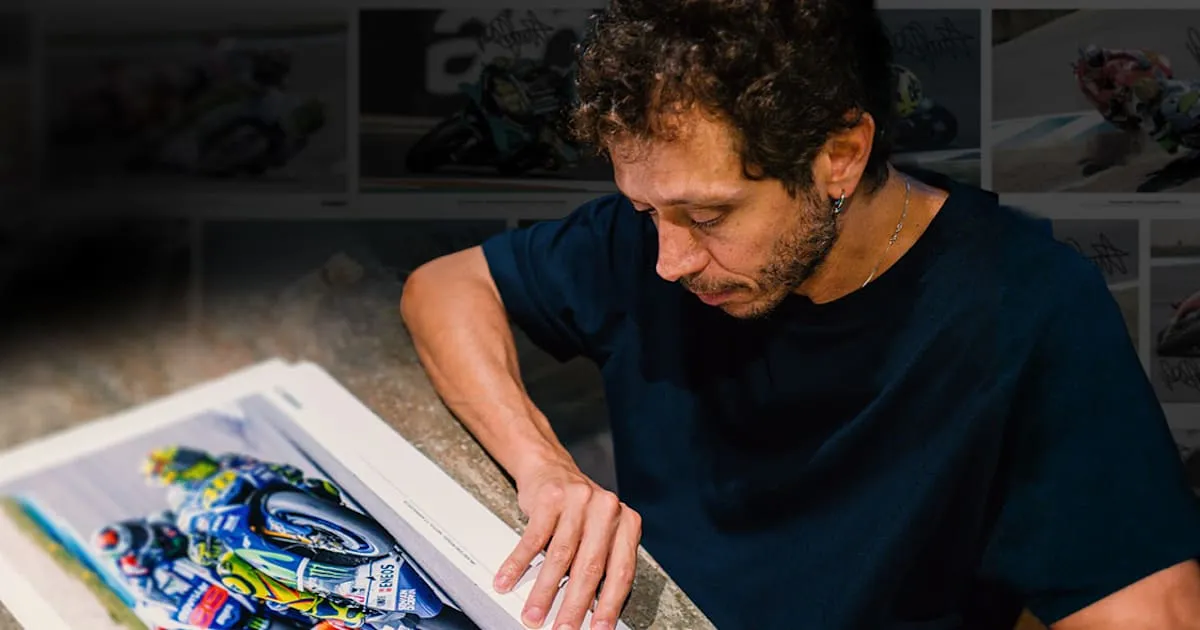 Koleksi Eksklusif MotoGP Authentics: Poster Bertandatangan Valentino Rossi Dilego