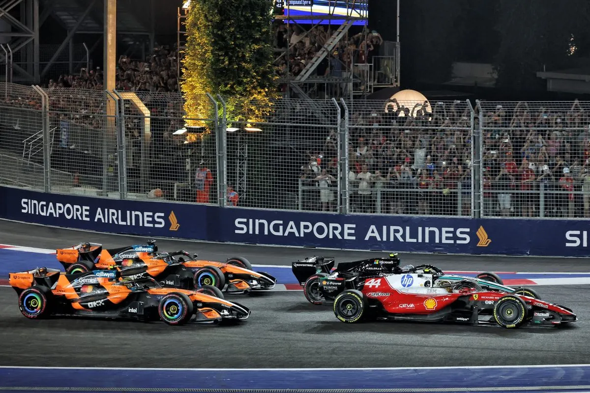 Hasil F1 GP Singapura 2026: Verstappen Menang Dramatis