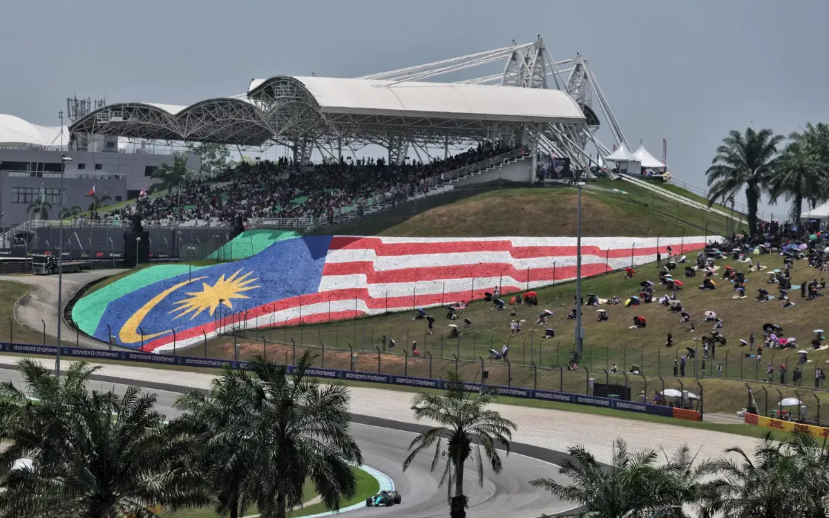 Alex Albon Urges F1 Drivers to Speak Up on Modern Track Design Standards