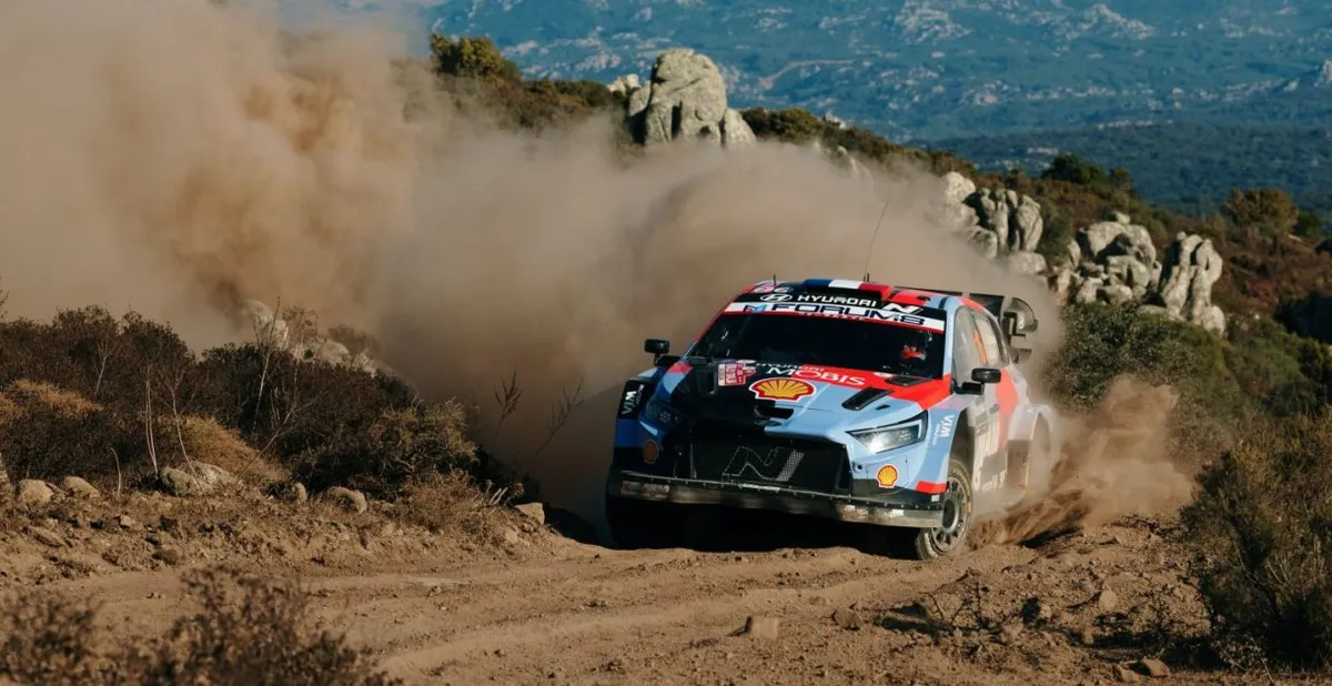 Pukulan Telak Adrien Fourmaux Buka Peluang Juara Oliver Solberg