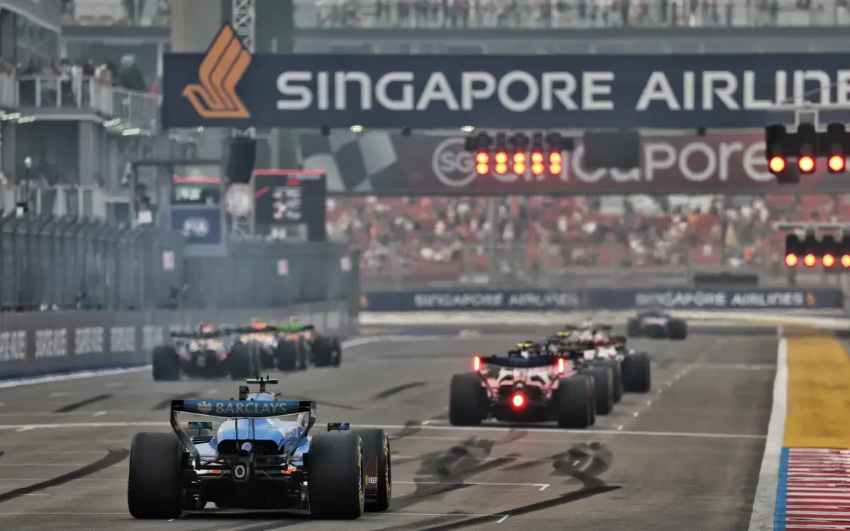 Grid Sprint F1 GP Singapura: Verstappen Pole, Russell Kedua