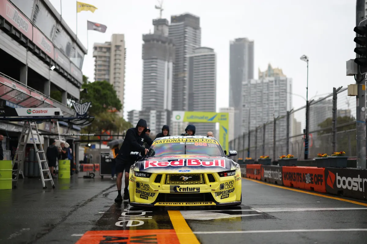 Gold Coast Rain Storm Threat 2026: Extreme Mental Test at Surfers Paradise