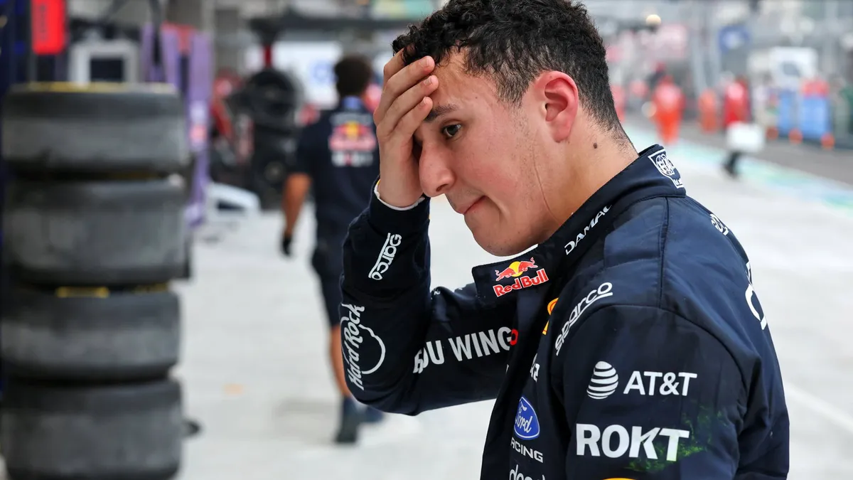 Isack Hadjar Ngamuk di F1 GP Singapura 2026: Semua Rusak Total
