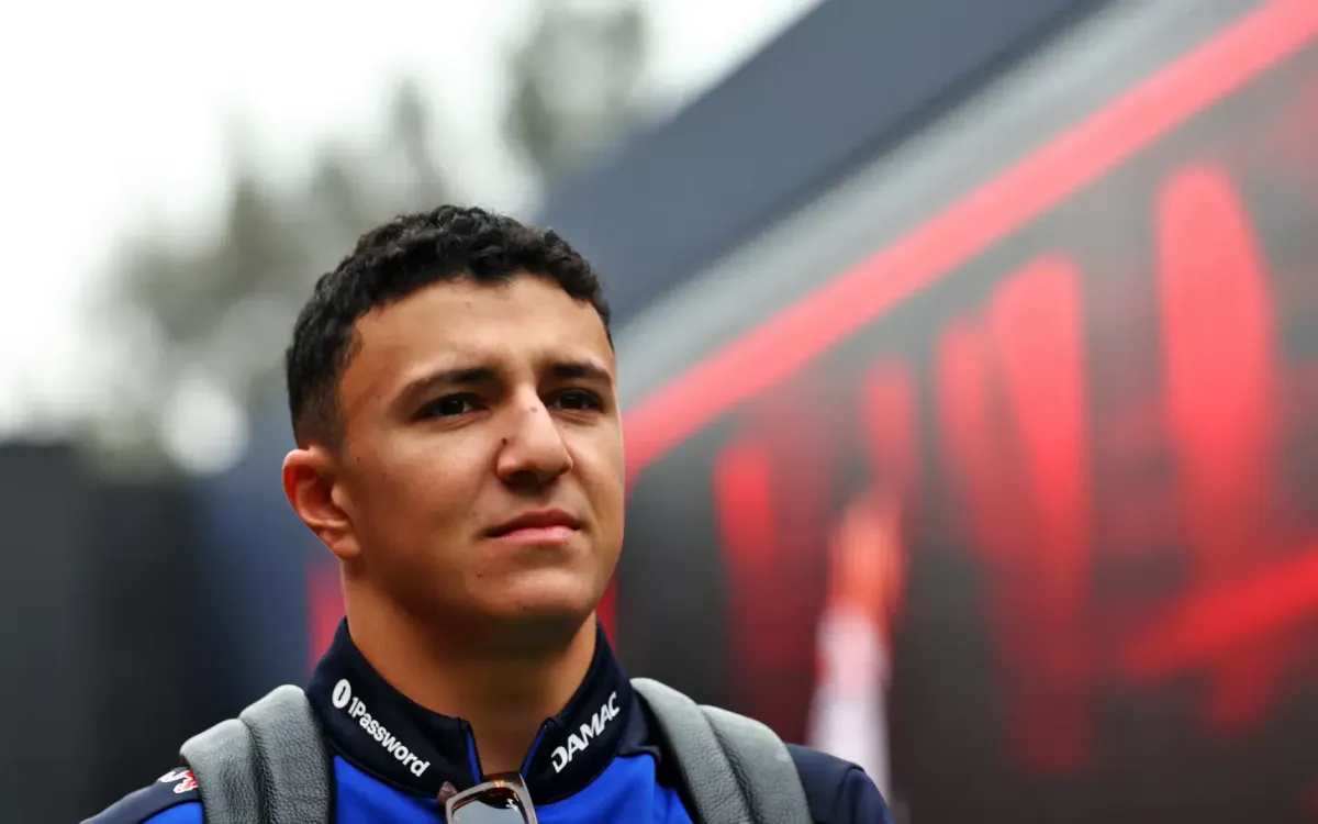 Isack Hadjar Lolos dari Hukuman Berat Usai Insiden Paddock