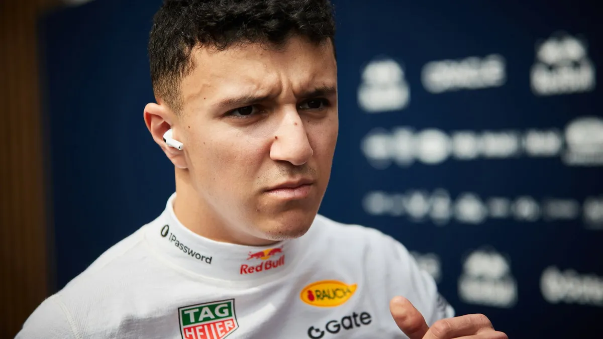 Insiden Paddock F1 GP Meksiko: Isack Hadjar Dorong Penggemar