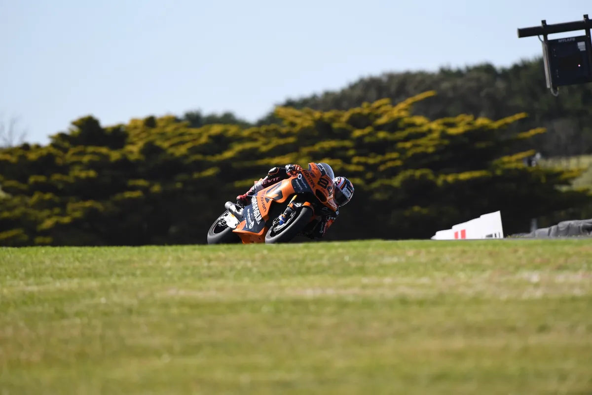 Izan Guevara Tops Crash-Filled Moto2 Practice at Phillip Island 2026