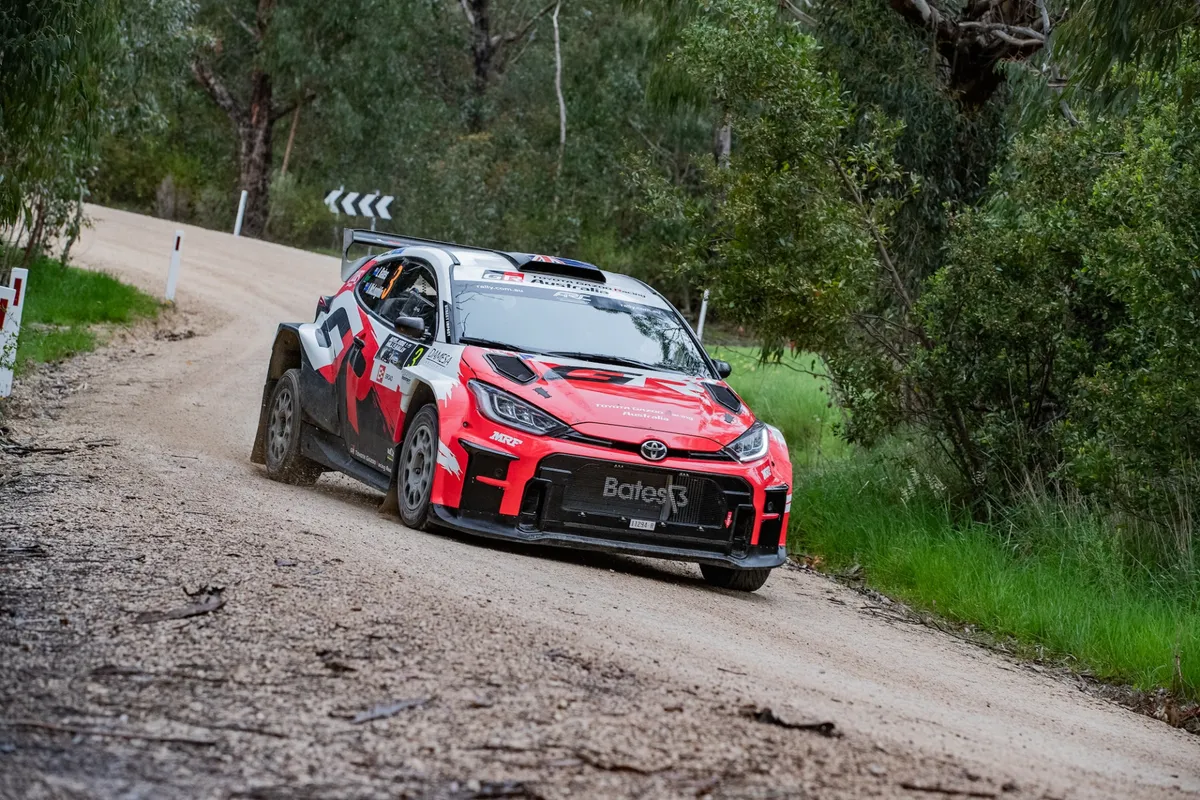 Lewis Bates Wins Adelaide Heat Opener Amid Dramatic Weather