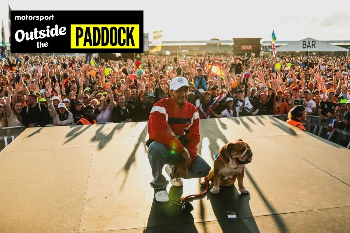 Kenangan Terbaik Lewis Hamilton Bersama Roscoe dan Coco di Gunung