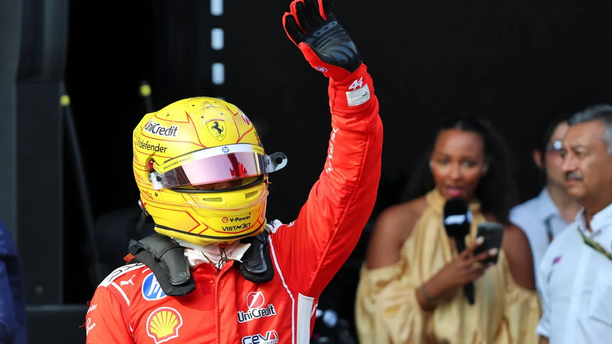 Aksi Lewis Hamilton di Bahrain Disebut Momen Mic Drop yang Sempurna