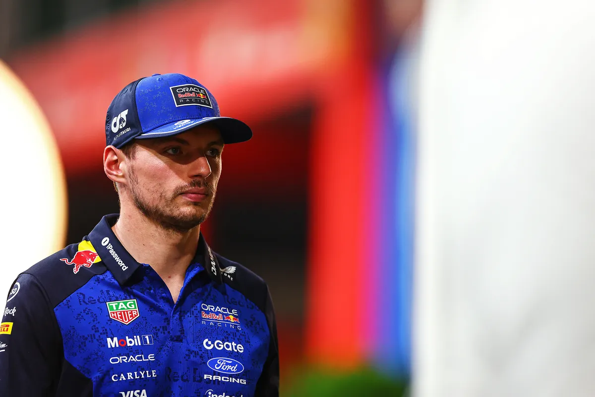 Verstappen Suffers Radio Glitch in Tricky Singapore FP1