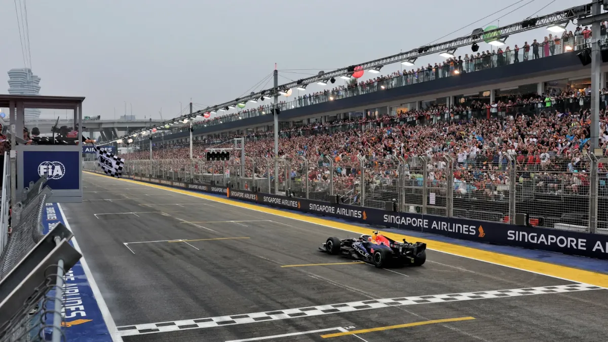 Max Verstappen Kuasai Sprint GP Singapura 2026 Usai Drama Kecelakaan Russell dan McLaren