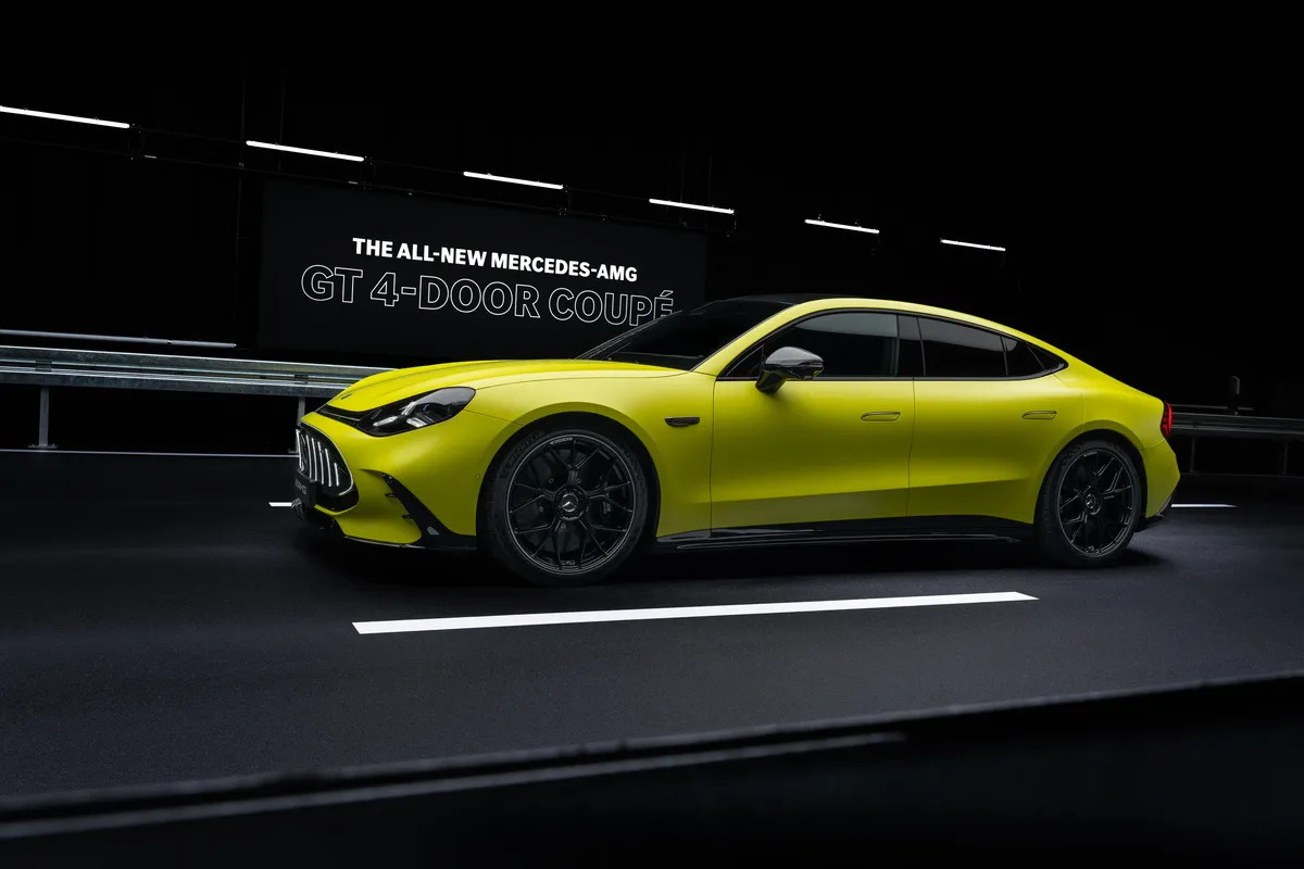 Mercedes Bawa Lima Debut di Paris, Siapkan Amunisi Elektrifikasi