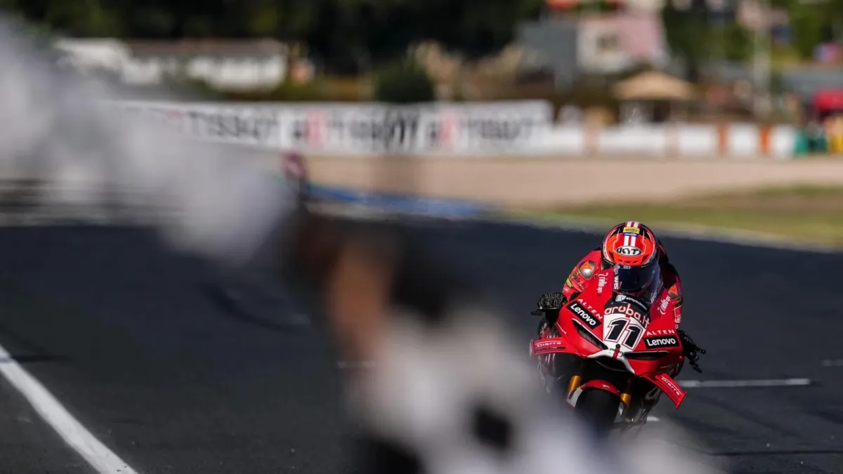 Nicolo Bulega Sempurnakan Hattrick Kemenangan Race 2 Estoril WorldSBK 2026