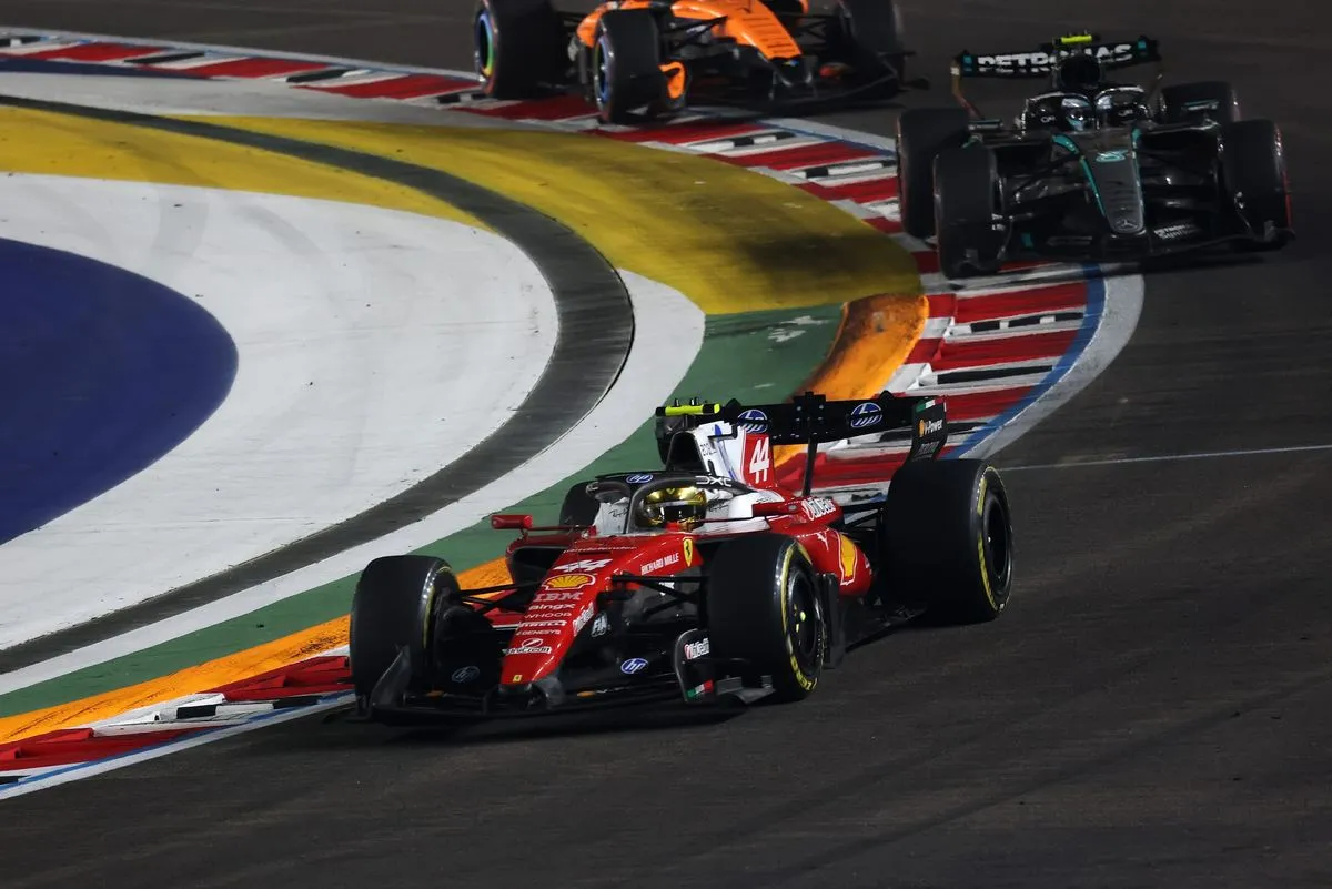 Analisis Kegagalan Strategi F1 GP Singapura 2026: Mengapa Lewis Hamilton Kehilangan Podium
