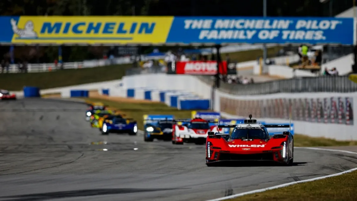Petit Le Mans: Aitken Leads, Heinrich Chases GTP Title