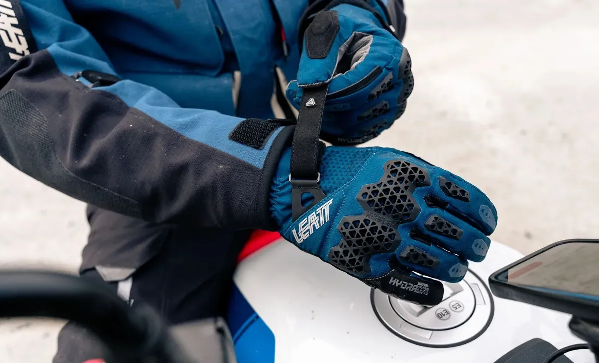 Mandatory Motorcycle Gloves: Regulations and Homologation Guide